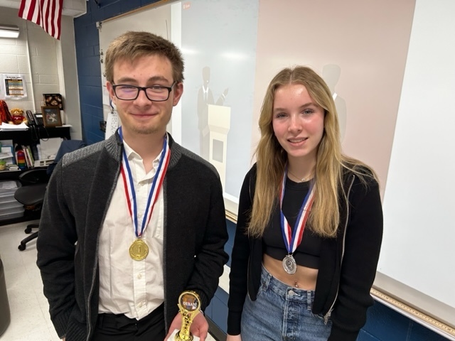 Winners of weeklong March Madness debate competition in Honors Rhetoric and Research