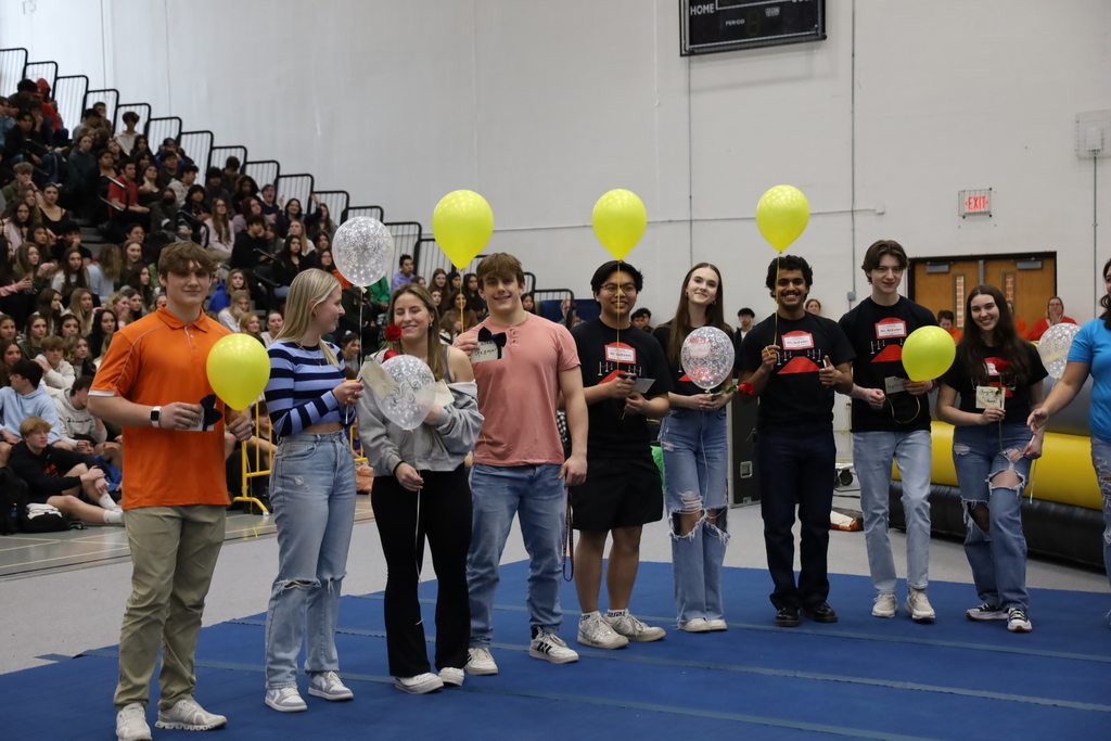 Prom court students holding balloons